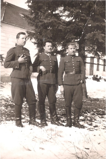 Adam Piróg z Plizgą i Soboniem, wrzesień 1939 r. Przeszli z frontem południowym aż pod Lwów, skąd zostali internowani na Węgry