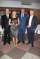 Ze statuetką wnuczka Wiktora Legutki Magdalena Bukowiec-Zając