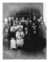 Ślub Pauliny Cisek z Kamienia z Jakubem Malec (gajowym z Markowizny) 19.11.1924 r.  Siedzą od lewej: Apolonia Cisek, Maria Burek, Paulina Cisek, Jakub Malec, Jakub Burek  Za Marią Burek stoi Maria Cisek, za Jakubem Burek stoi Jan Cisek, a na prawo Sebastian Cisek (organista) i Marcin Cisek (gajowy)